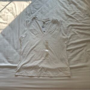NWT White Banana Republic V-Neck Tank size Medium